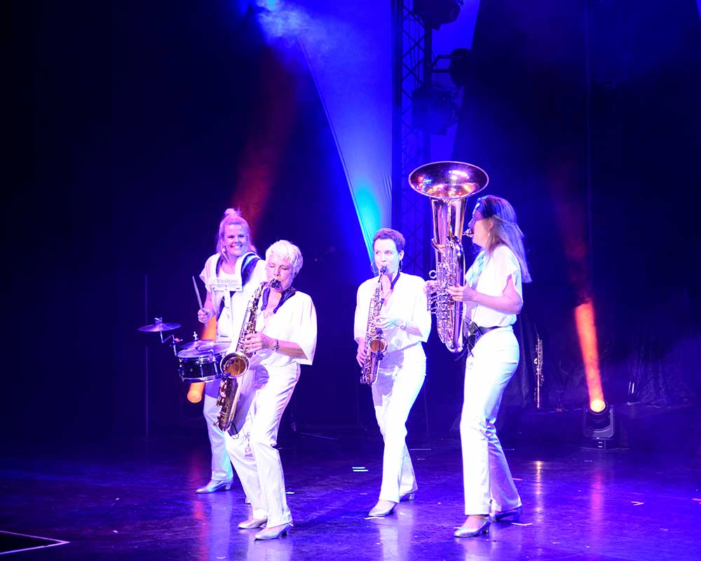 BrassAppeal-buehne-blau